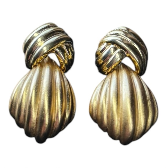 Monet Gold Door Knocker Domed Shell Earrings Pierced 1” Signed - Picture 6 of 8